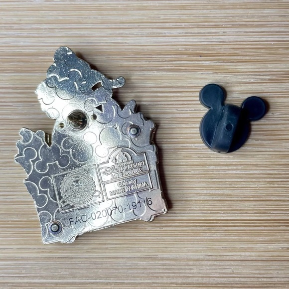 🛍️🤩🔥HOT SALE ALERT🔥ENDS 11/12 SHANGHAI DISNEY RESORT PIN TRADING FUN DAY QOH❤️ - Picture 3 of 5